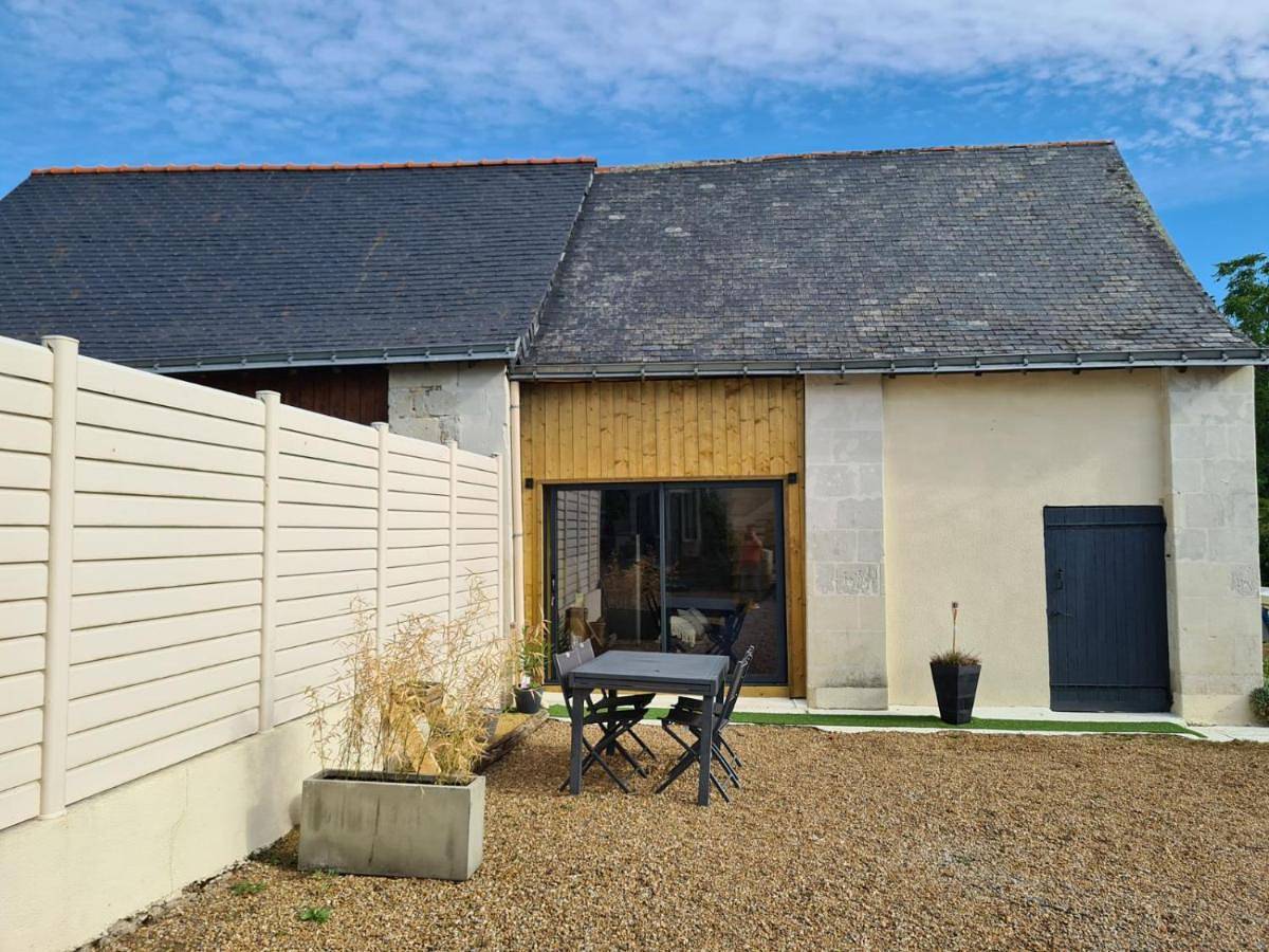 Two-Bedroom House in Les Rosiers-sur-Loire, Vallée de la Loire