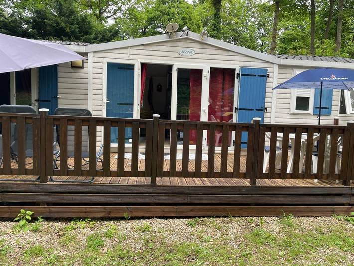 Camping pour 6 personnes, avec Balcon et Terrasse ainsi que Jardin et Bassin pour enfant