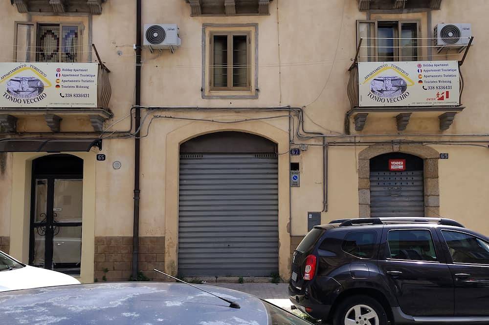 Appartement entier, \"Tondo Vecchio\" Guest House Vacation Rental, Caltagirone in Caltagirone, Région de Caltagirone