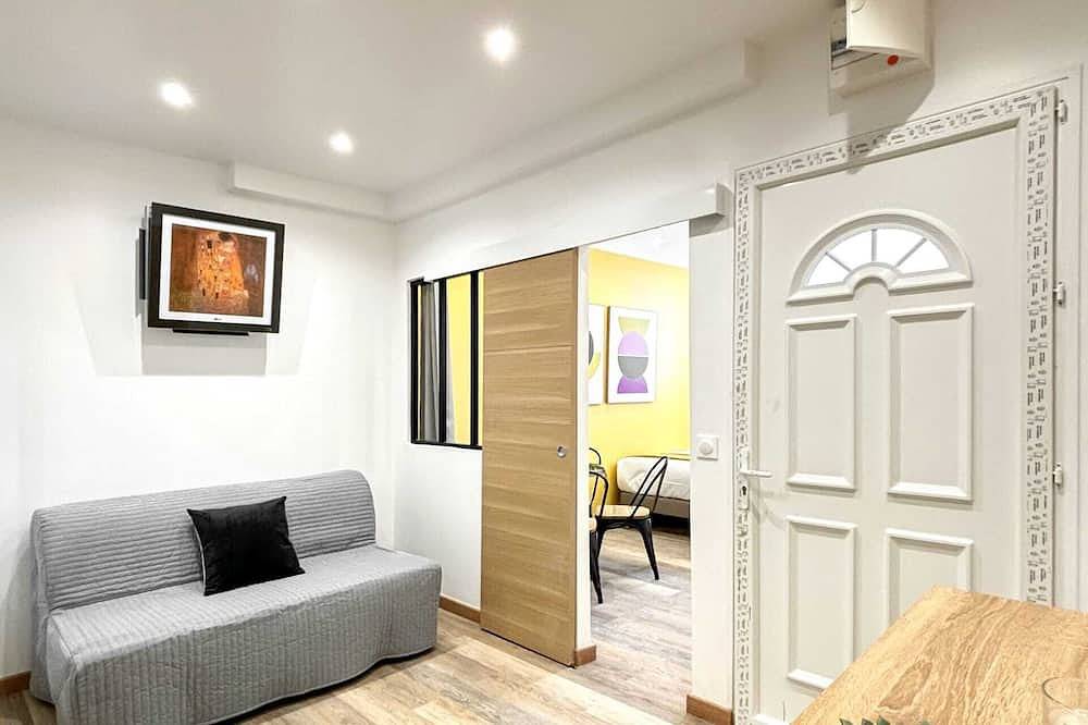Entire apartment, Hoche B 09 - Two Bedroom Apartment, Sleeps 6 in Le Pré-Saint-Gervais, Seine-Saint-Denis
