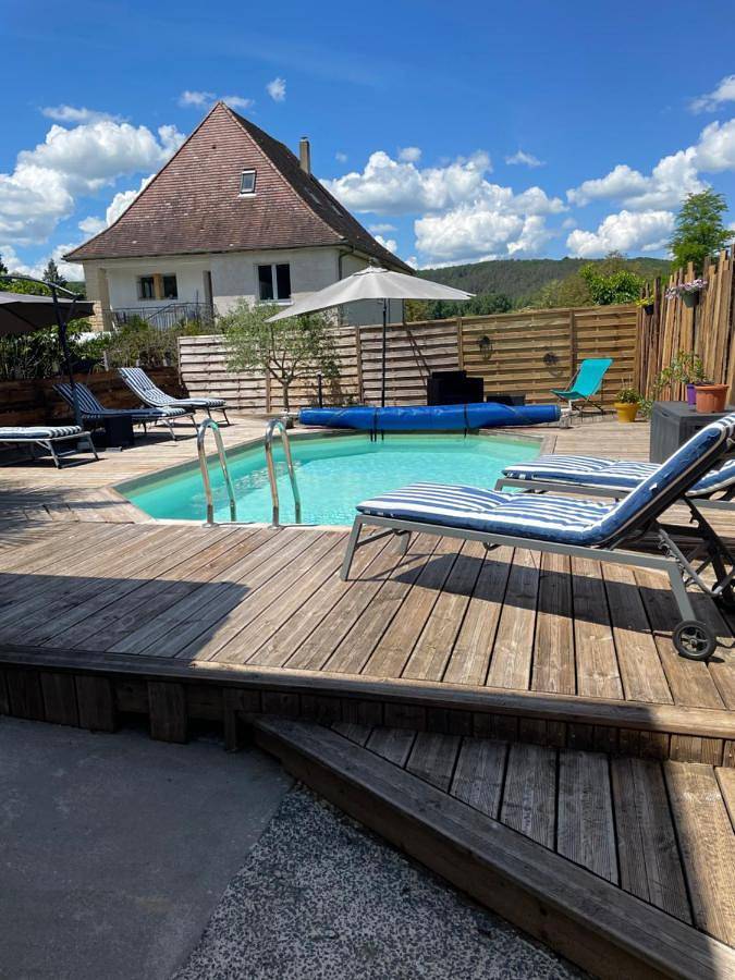 Location de vacances pour 4 personnes, avec piscine ainsi que jardin et vue à Saint-Léon-sur-Vézère - 2