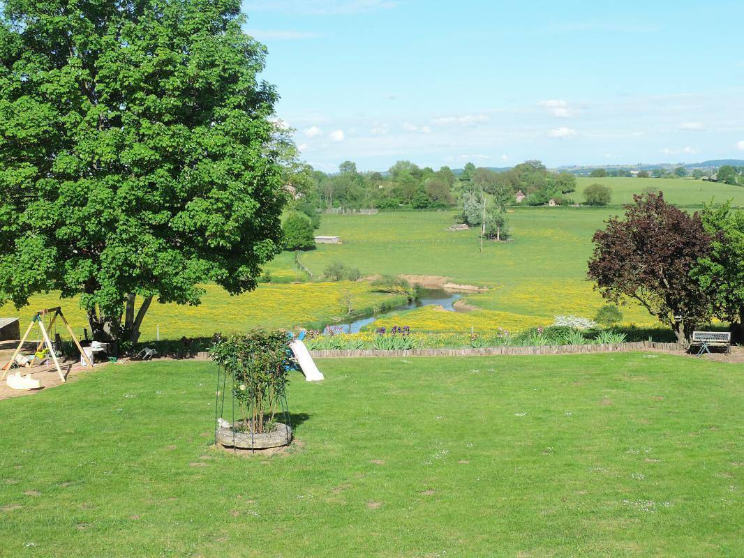 Gîte du Lac in Anzy-le-Duc, Région de Charolles