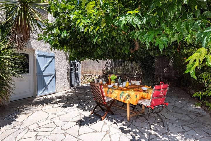 Apartamento entero, La Bouscarle - Jardin et Piscine Partagée in Châteaudouble, Region de Draguignan