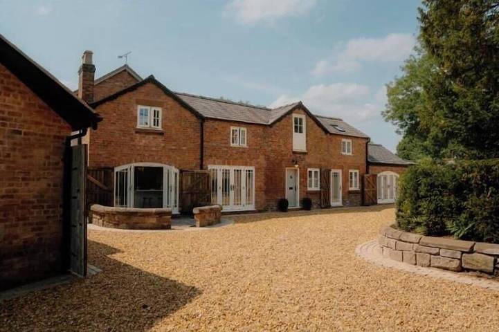Holiday rental for 10 people, with garden and terrace, with pets in Cheshire