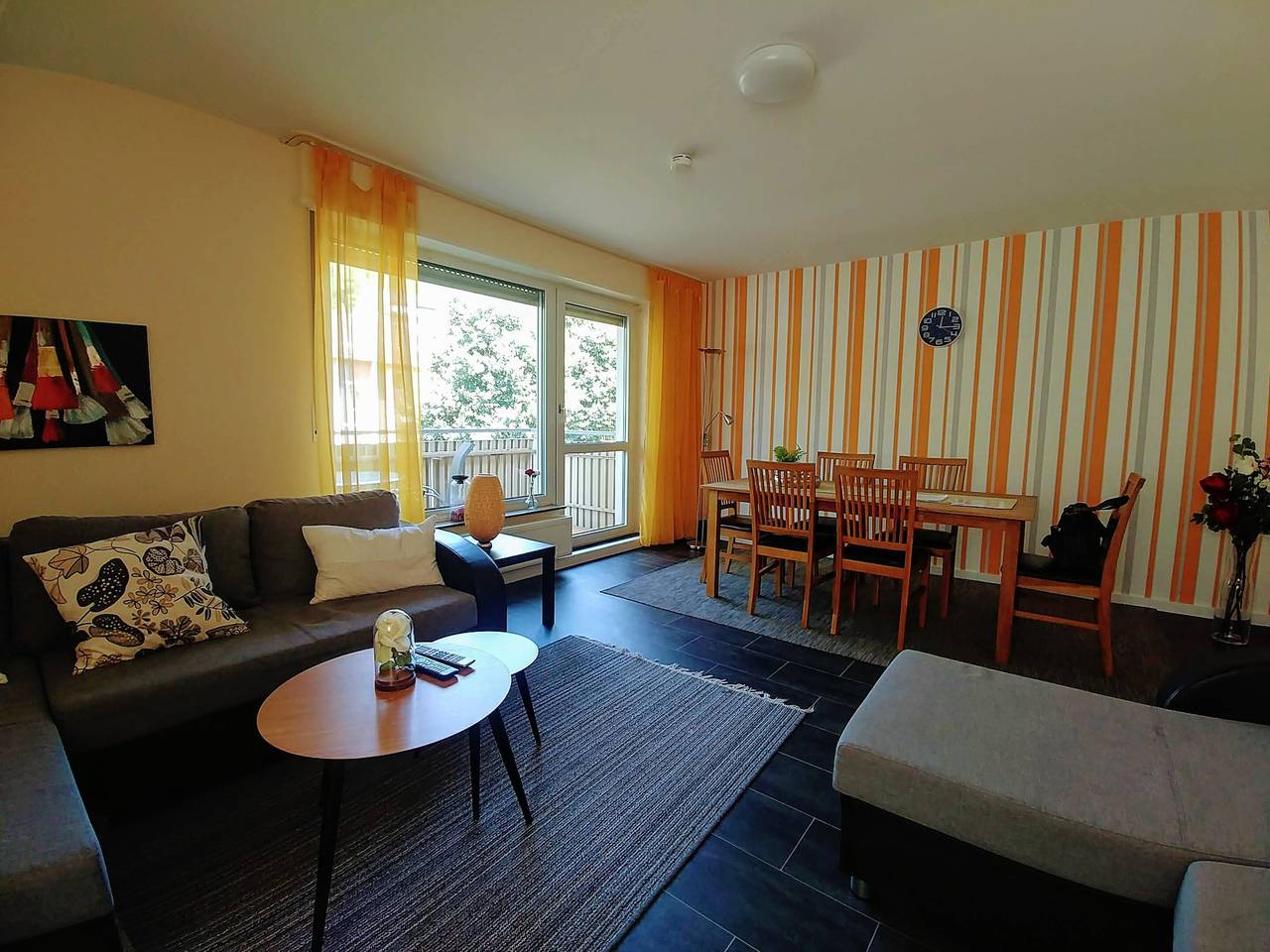 Entire apartment, Holiday Apartment 'Koblenz City, Left Apartment' with Balcony and Wi-Fi in Koblenz, Osteifel