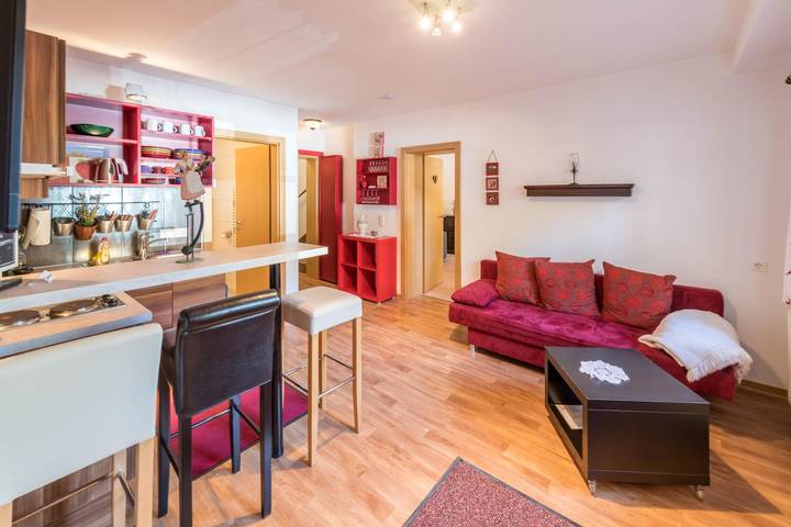 Ganze Wohnung, Gemütliches Appartement Schneeberger mit Bergblick, Wlan und Garten in Mayrhofen, Zillertaler Alpen