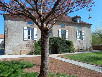 Gîte pour 12 personnes, avec jardin dans Thoste