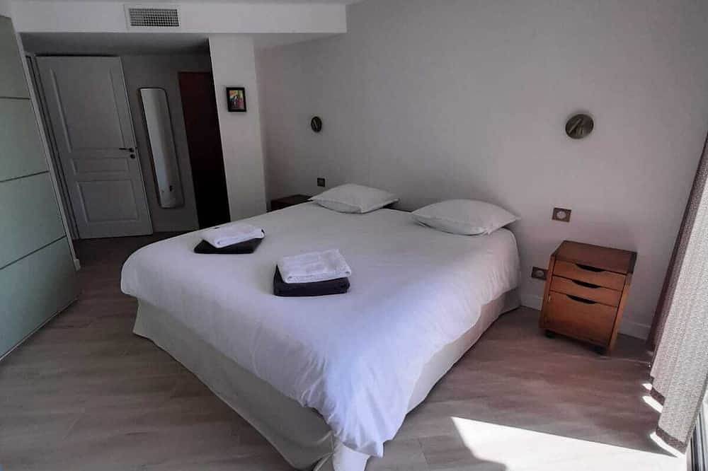 2-bedroom with pool, 2-minute walk from the sea in a park in middle of Arcachon in Arcachon, Arcachon und Umgebung