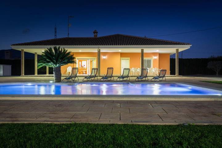 Location de vacances pour 8 personnes, avec piscine et jardin à Crevillent - 2