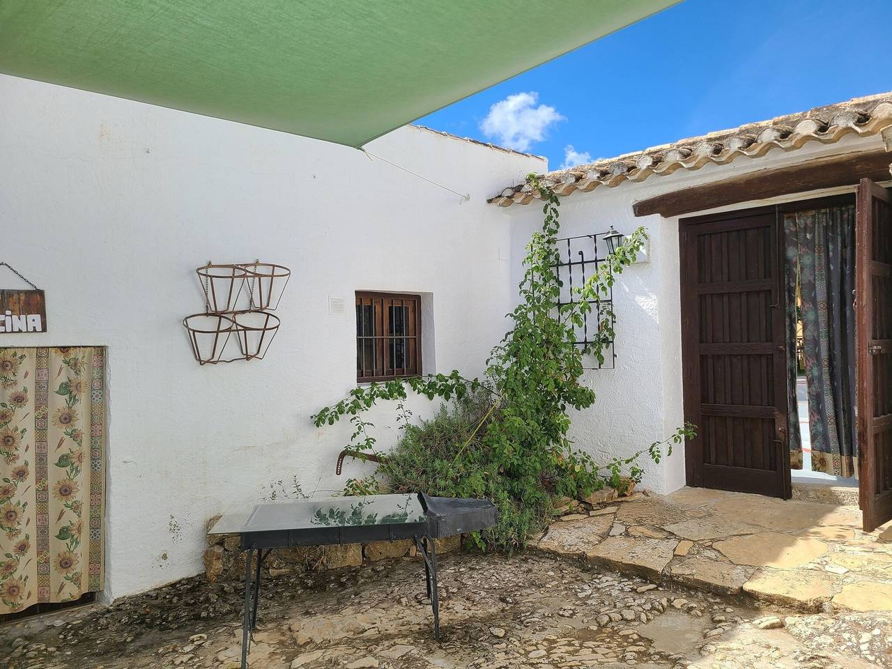 Vintage Farmhouse in Algarinejo with Terrace in Fuentes de Cesna, Algarinejo