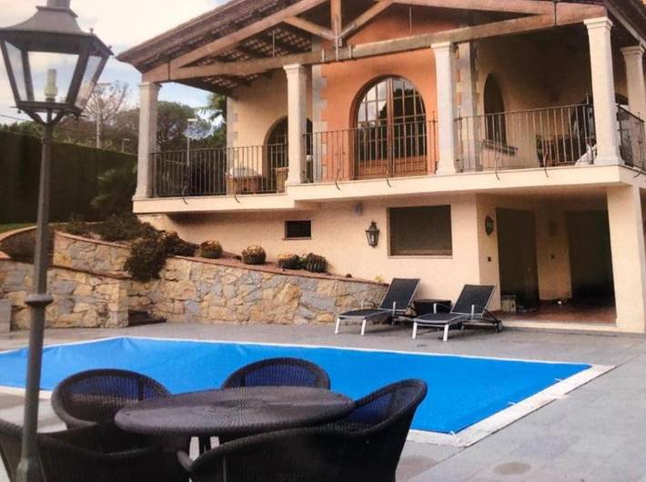 Casa rural para 9 personas, con Balcón y Jacuzzi además de Terraza y Jardín en Riudellots de la Selva