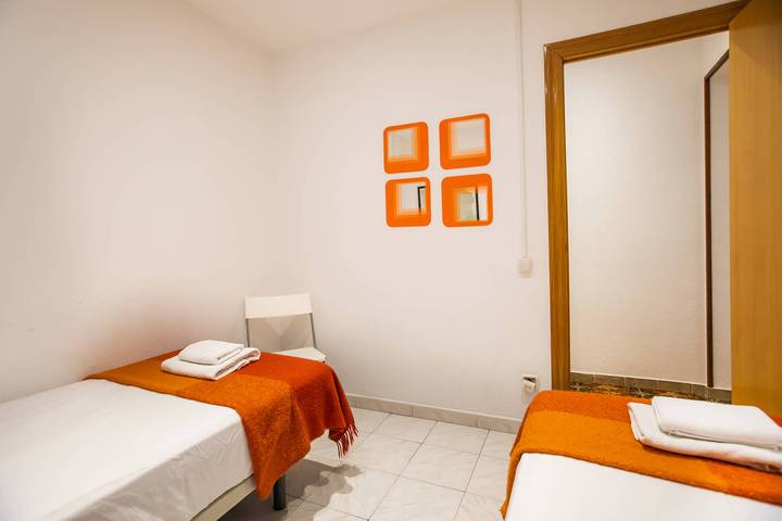 Ganze Wohnung, Ferienwohnung für 5 Personen mit Balkon in Barcelona Zentrum, Barcelona