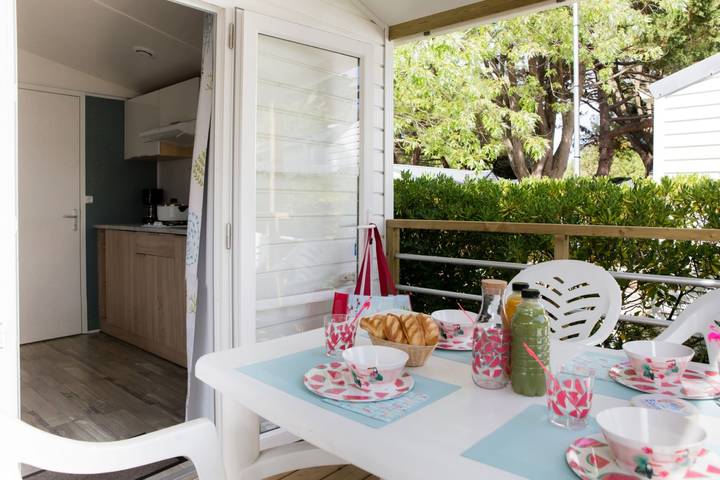 Bungalow for 3 people, with terrace and pool, child-friendly - 1