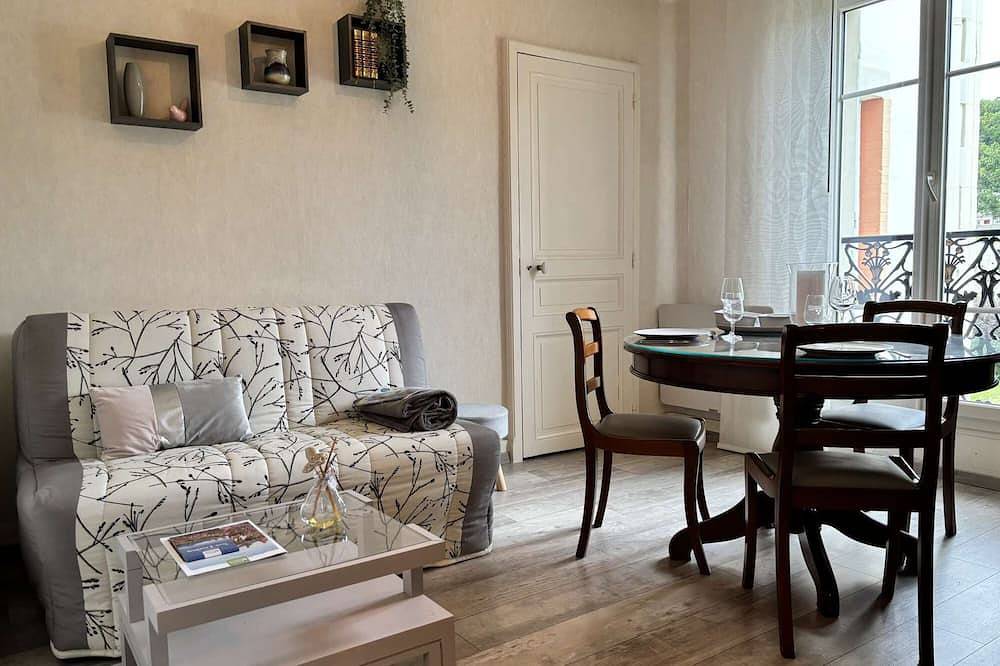 Apartamento entero, Le 130 - 1 bedroom - Wifi - near Parc Thermal - 2 people in Châtelguyon, Parque Natural Regional Volcans d'Auvergne