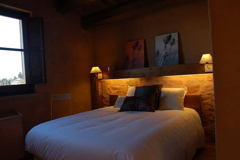 Landhuis met privé zwembad, 4 slaapkamers, allemaal met badkamer, 8-12p in Cardona, Pla de Bages DO