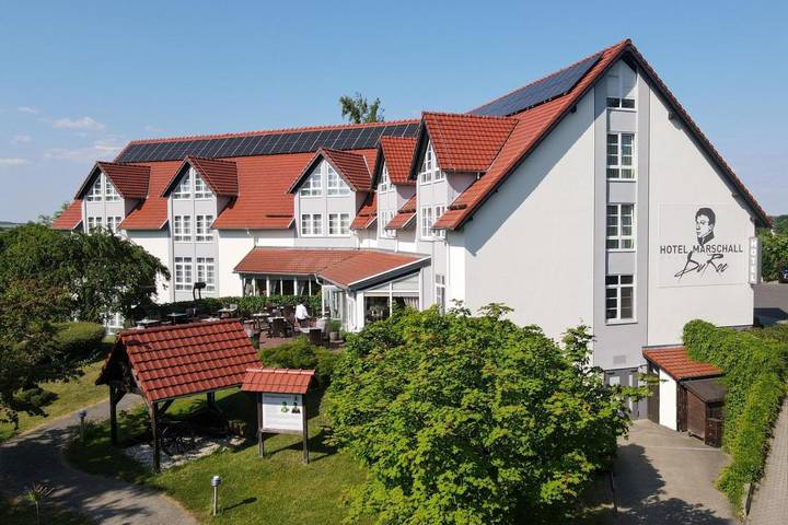 Hotel, mit Terrasse und Garten in Markersdorf