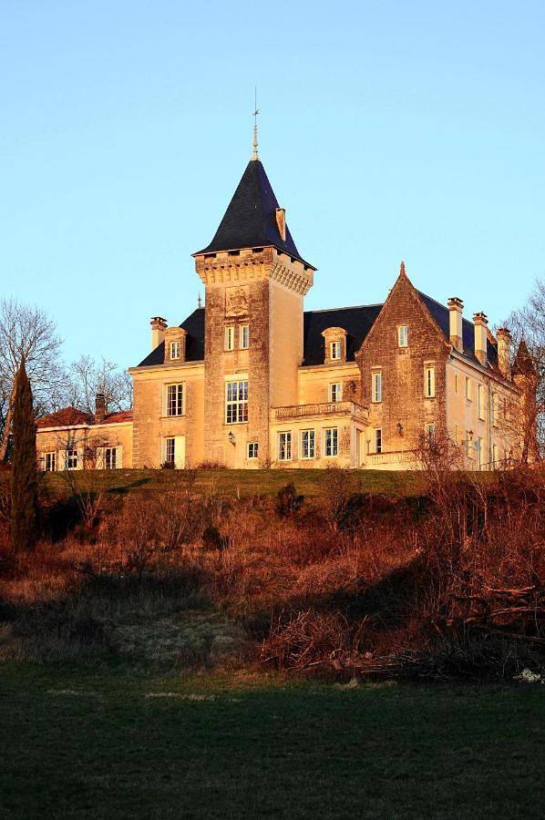 Location de vacances pour 7 personnes, avec jardin et vue sur le lac, animaux acceptés à Saint-Avit