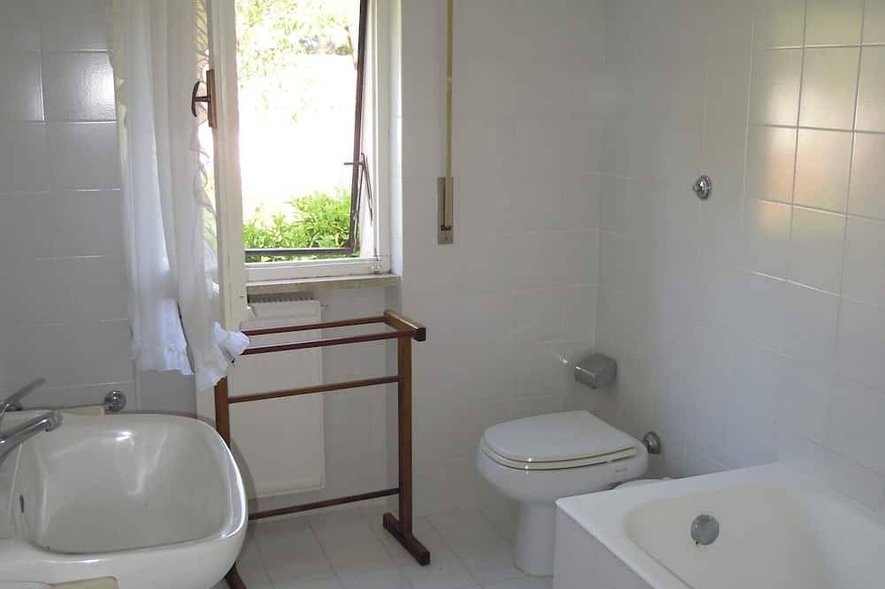 Villa 50 Meter vom Strand Giannella, einen großen Garten in Giannella, Grosseto Provinz