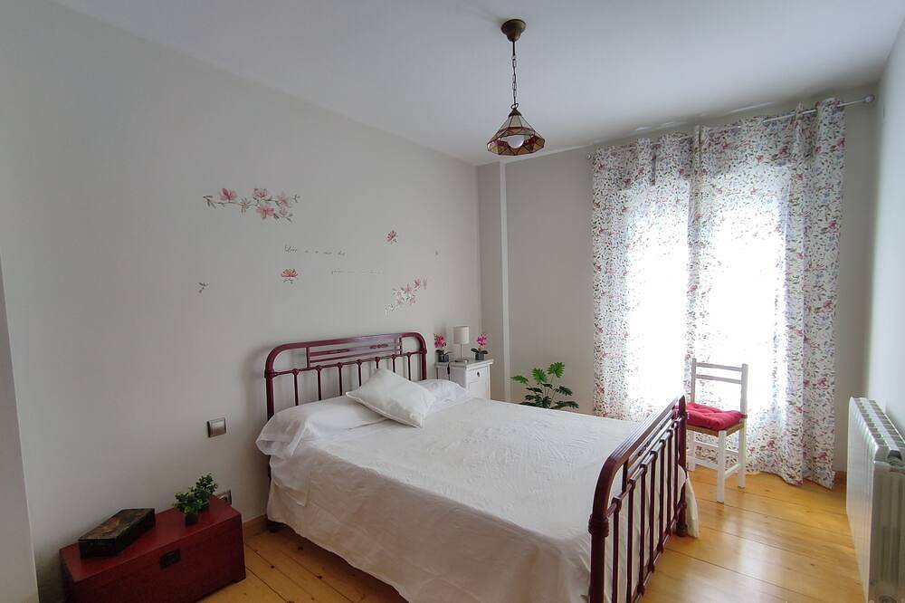 Casa Rural de Cuatro Estrellas, moderna, alegre y divertida. Con garaje privado. in Montánchez, Cáceres und Umgebung