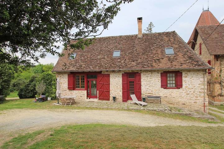 Gîte pour 6 personnes, avec piscine et jardin, animaux acceptés
