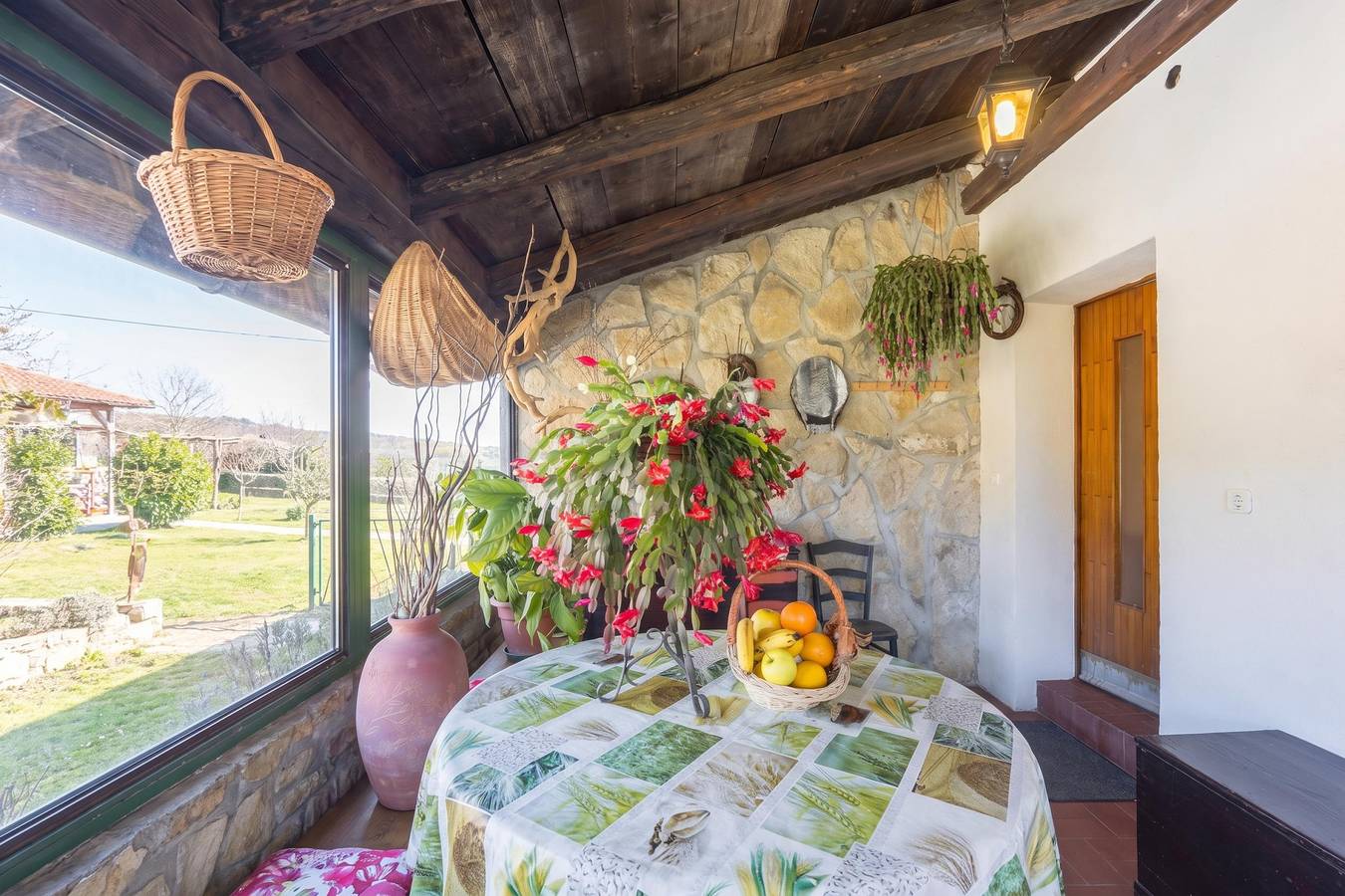 Apartamento inteiro, Rural Apt Lea for 2 /w Terrace in Koper, Istria Eslovena