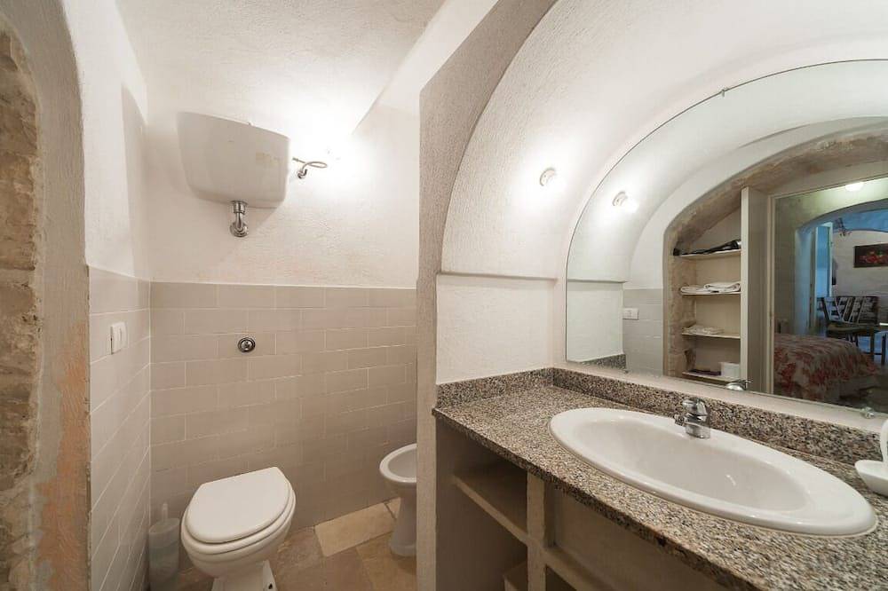 Relaxing Trullo - Original and comfortable trullo in Valle d'Itria Puglia in Locorotondo, Bari Province