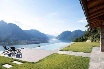 Villa für 8 Personen, mit Seeblick und Balkon sowie Garten am Comer See