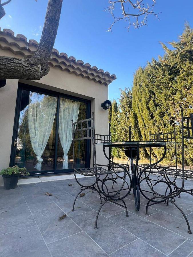 Location de vacances pour 6 personnes, avec piscine et jardin à Codolet