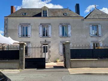 Gîte pour 9 personnes, avec terrasse à Montournais