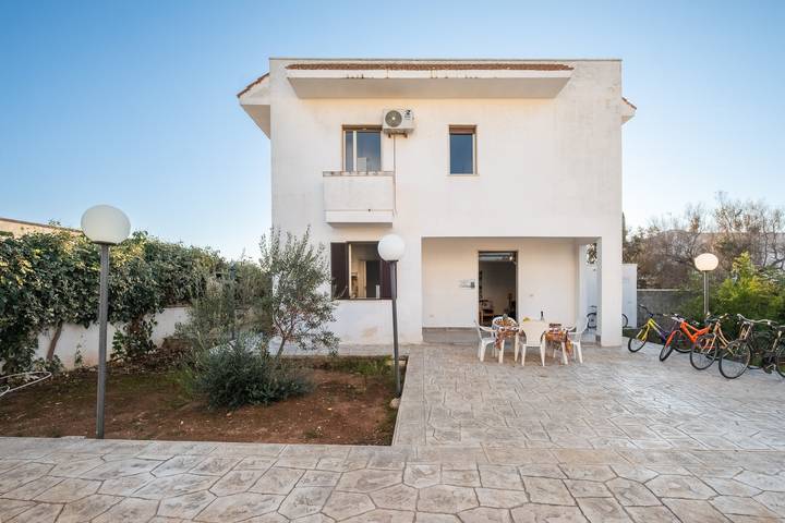 Villa pour 12 personnes, avec jardin et balcon à Porto Cesareo