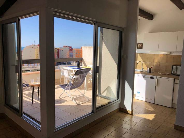 Entire apartment, 3-room apt with terrace, AC, parking in Cap d'Agde, near beach and shops in Cap d'Agde, Agde