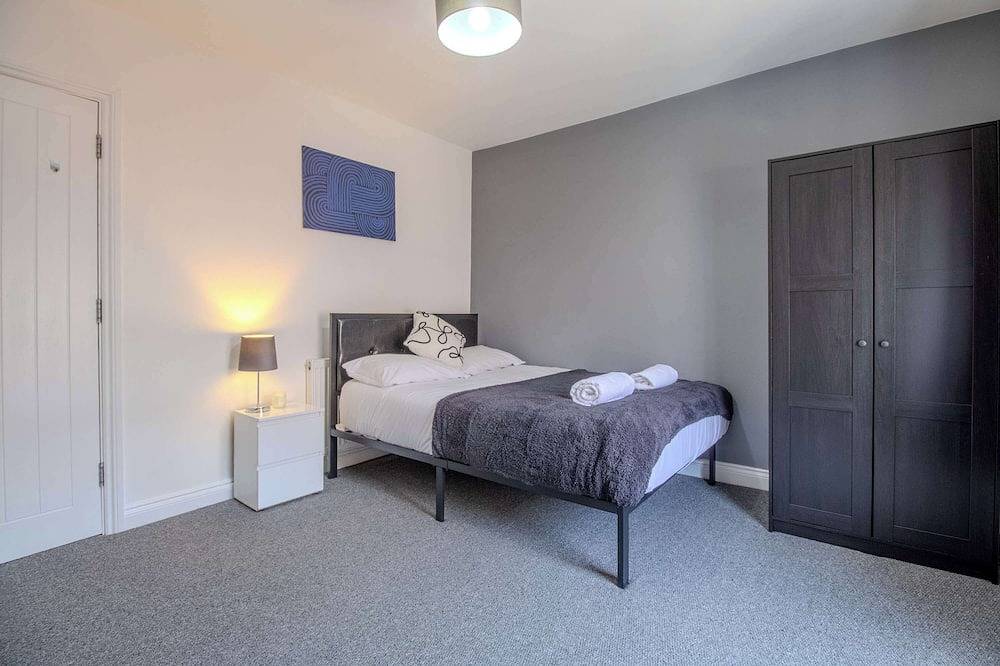 Ideal for Contractors | Close to Hospital | Wi-Fi in Kettering, Northamptonshire