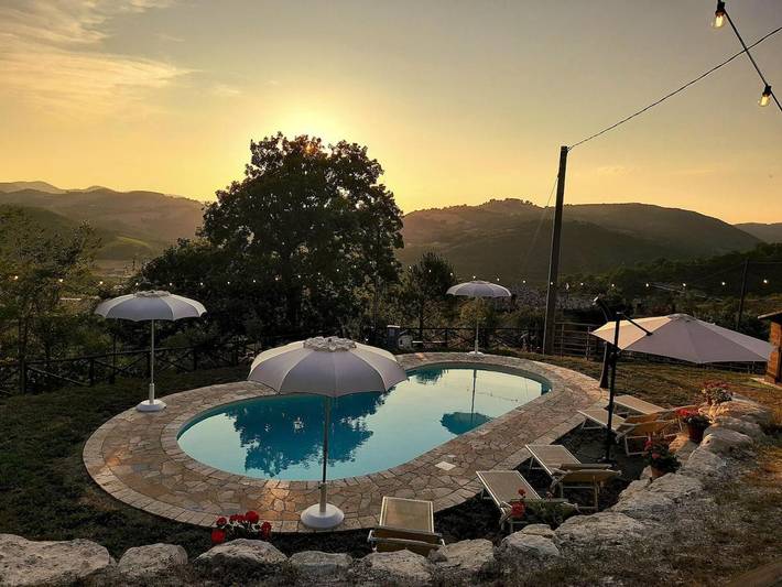 Casa vacanza per 5 persone, con piscina e panorama nonché giardino, con animali domestici a Cagli