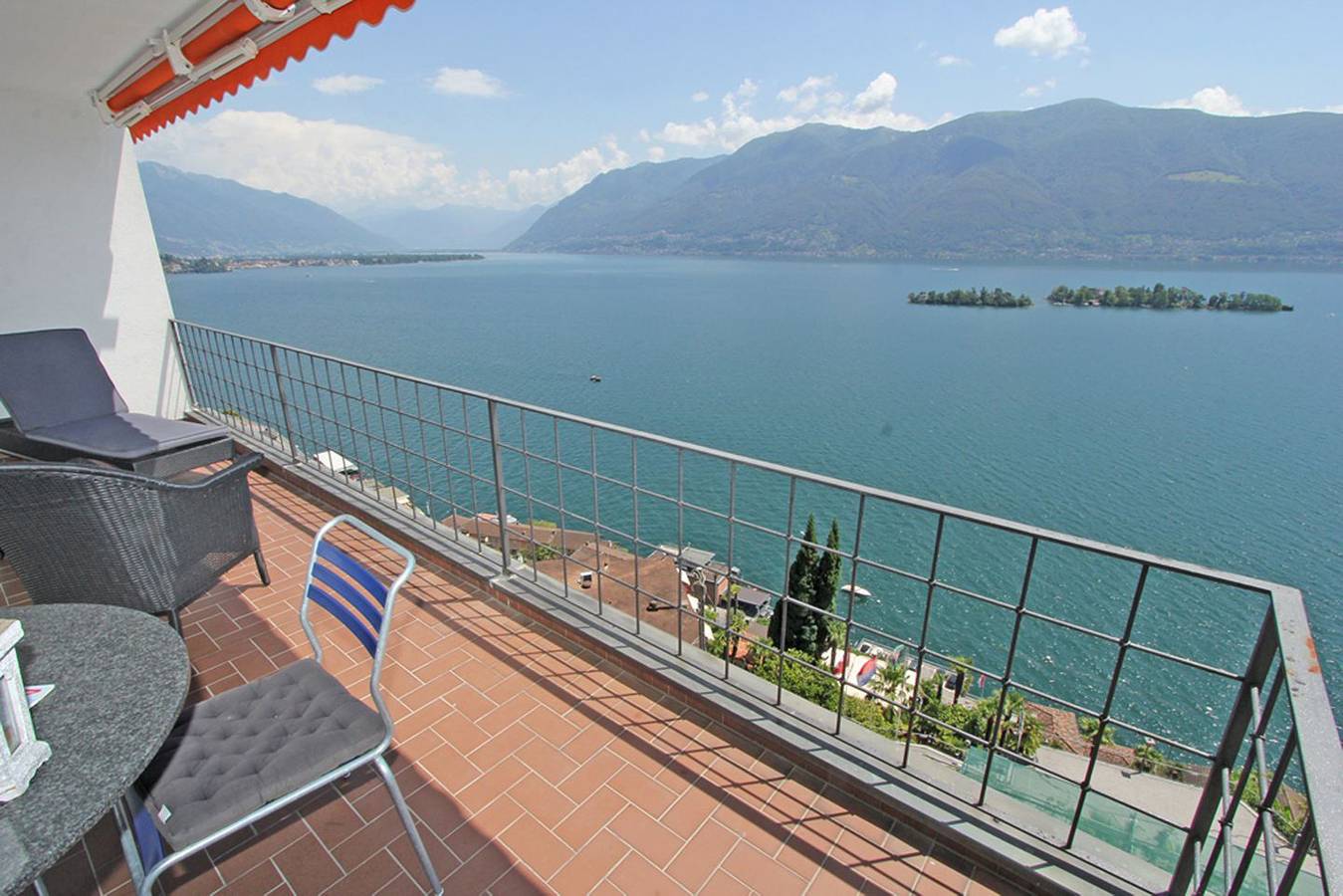 Ganze Wohnung, Grosszügige Wohnung mit herrlicher Panoramasicht auf den Brissagoinseln in Ronco sopra Ascona, Tessiner Alpen