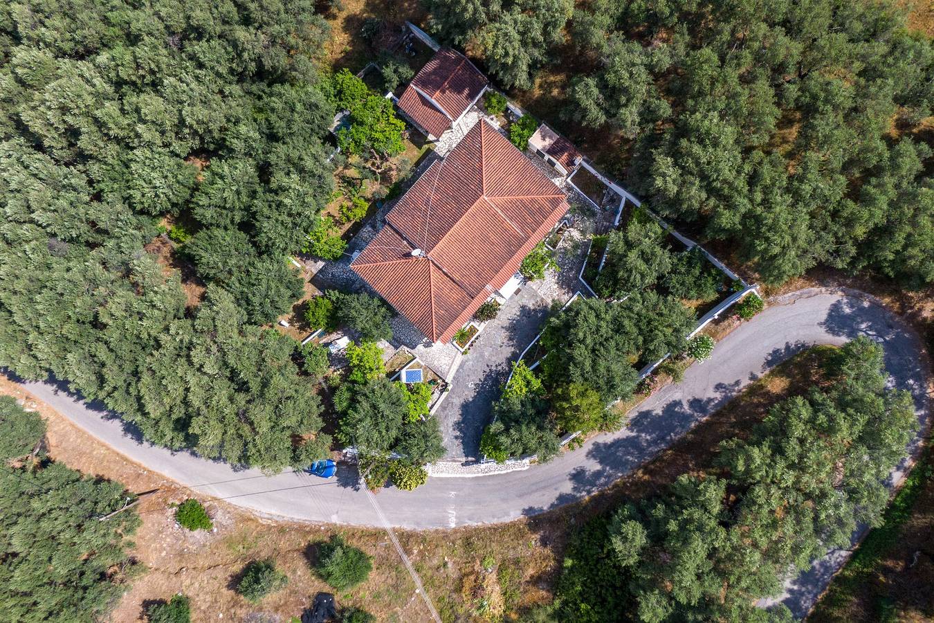 Apartamento entero, Apartamento 'The Green Cottage 1' con terraza compartida, Wi-Fi y aire acondicionado. in Corfú