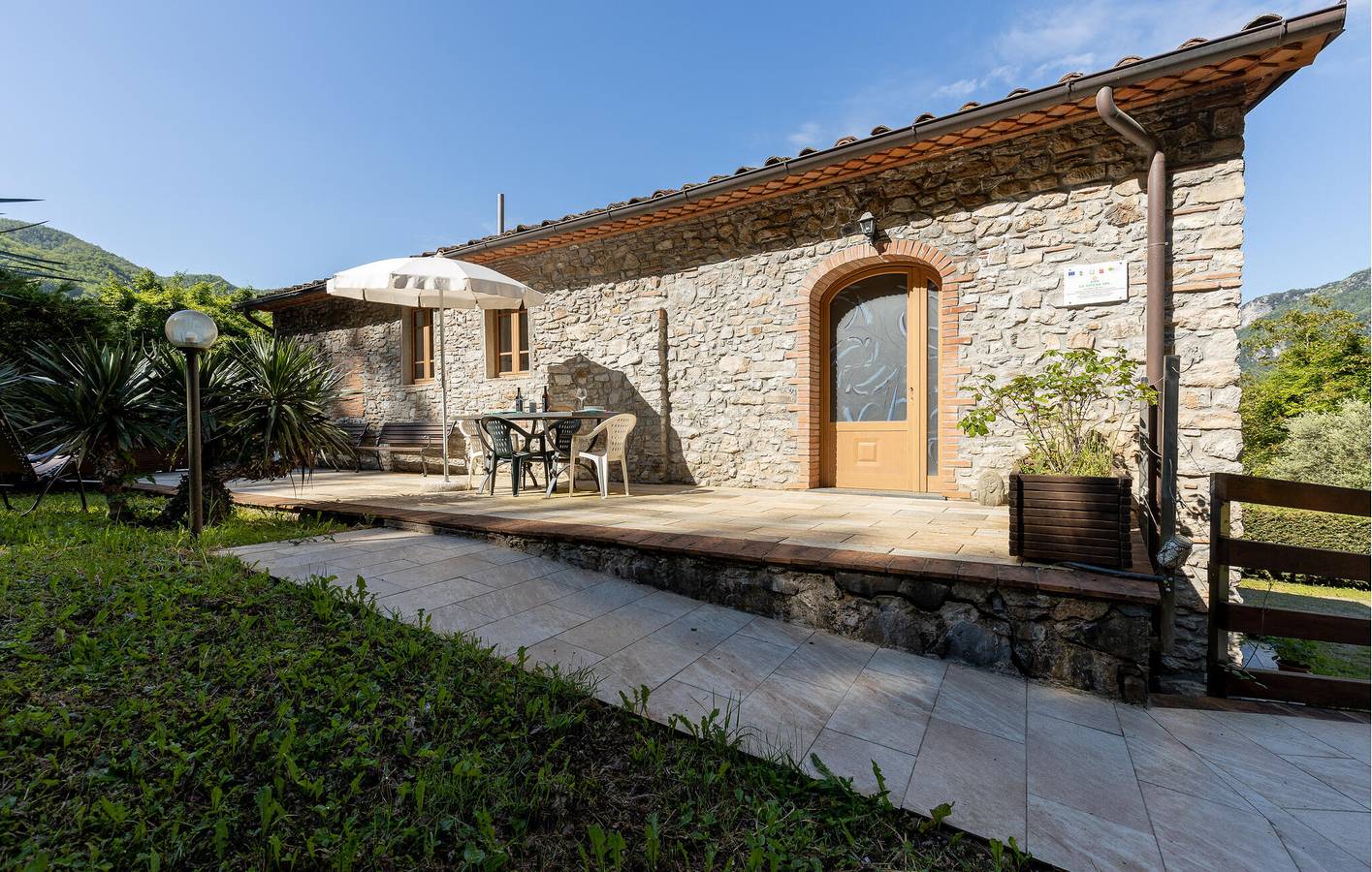 Ganze Ferienwohnung, Poolside Garden Retreat in der Nähe von Restaurants in Borgo a Mozzano, Lucca Provinz