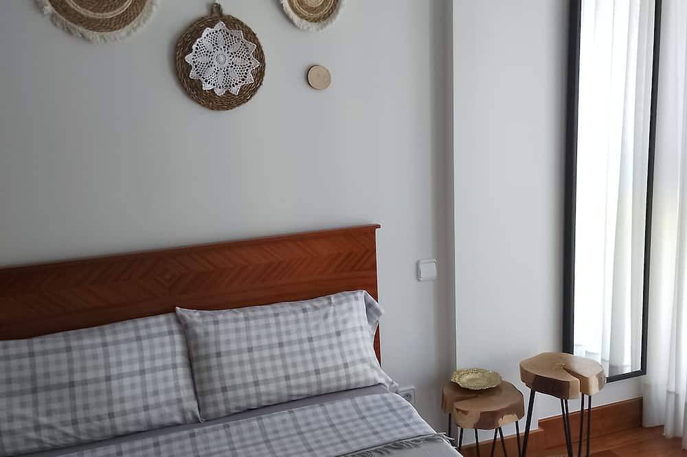 Entire apartment, El Pisito de Marboré. Charming, with views, comfortable and centrally located near the river. in Boltaña, Spanish Pyrenees