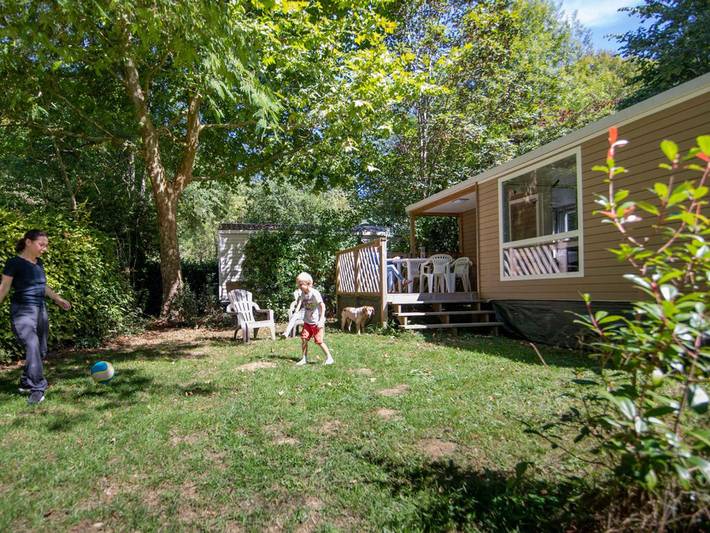 Mobil home pour 5 personnes, avec terrasse et piscine, animaux acceptés