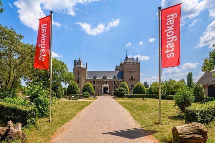 Hostel, met Terras en Tuin in Heemskerk
