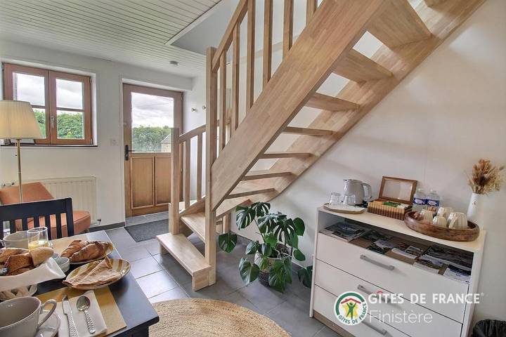 Location de vacances pour 2 personnes, avec Terrasse ainsi que Jardin et Vue à Sibiril - 3