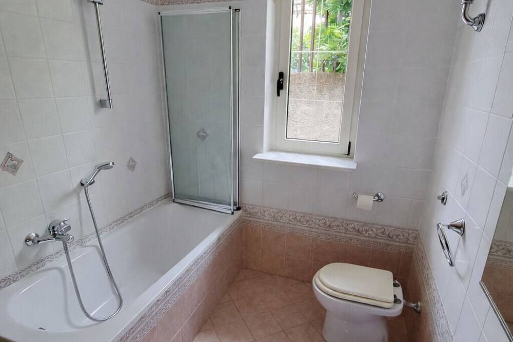 Detached home with terrace, garden and sea view – Casa Gennaro in Agropoli, Cilento