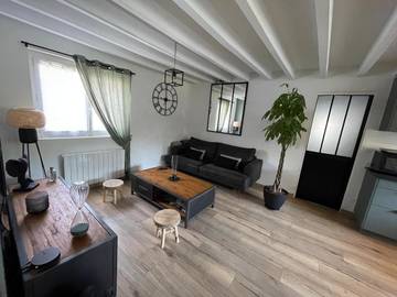 Gîte pour 5 personnes, avec jardin dans Combres