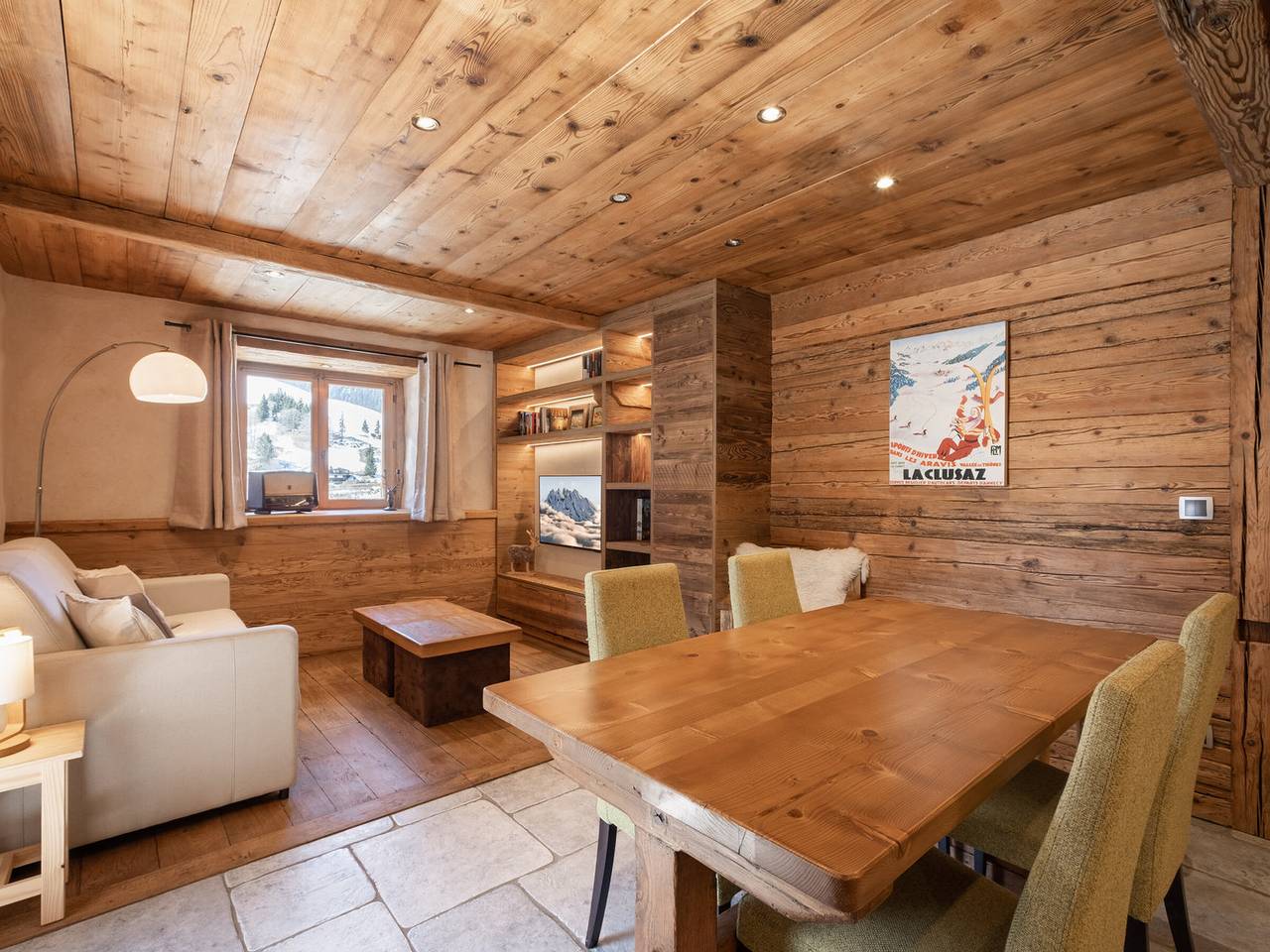Appartement entier, Appartement 4* cosy, terrasse sud, proche pistes, parking, Wi-Fi in La Clusaz, Région d'Annecy