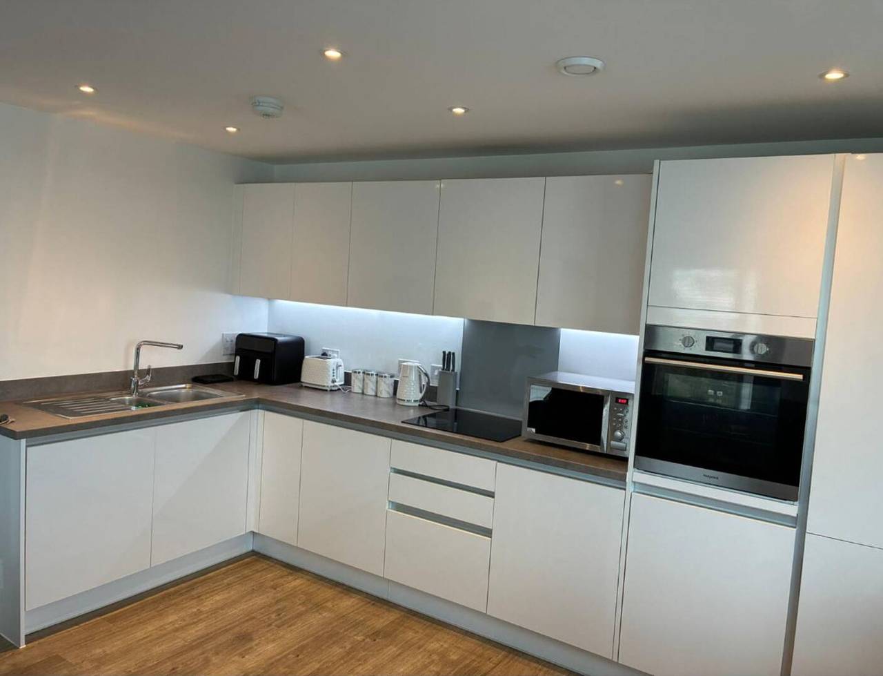 Entire holiday apartment, Southampton 2-Bed Apartment, Sleeps 4 with Balcony in Southampton, South East England