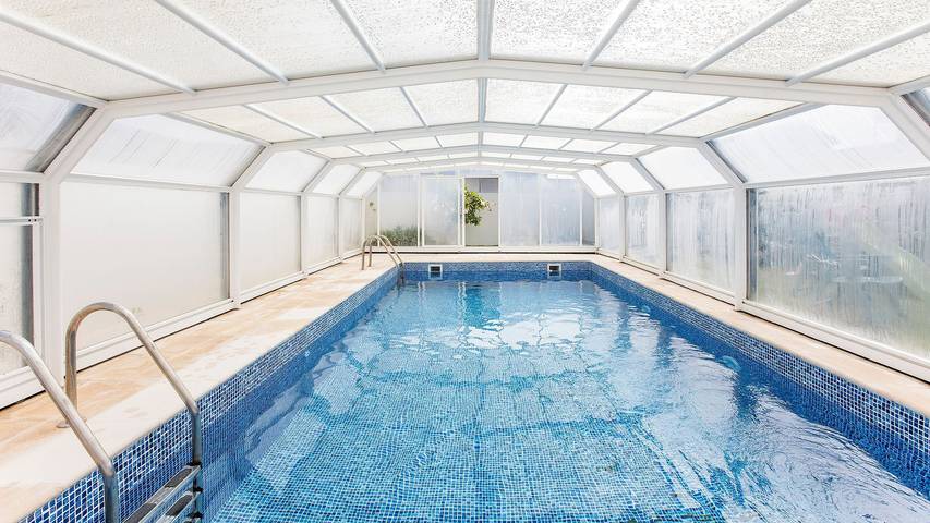 Location de vacances pour 6 personnes, avec balcon ainsi que piscine et jardin dans Mindelo