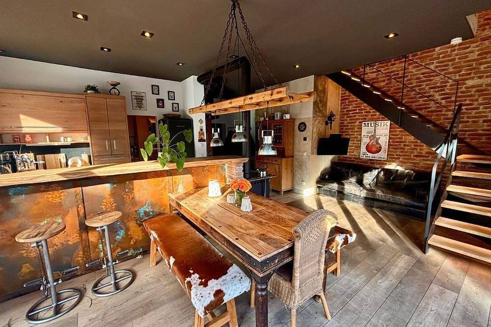 Ganze Wohnung, Neu ab Juli: Einzigartiges Loft am Seerosenteich 🌺 Haustiere ♡ -lich willkommen in Hausham, Alpenland Tegernsee Schliersee