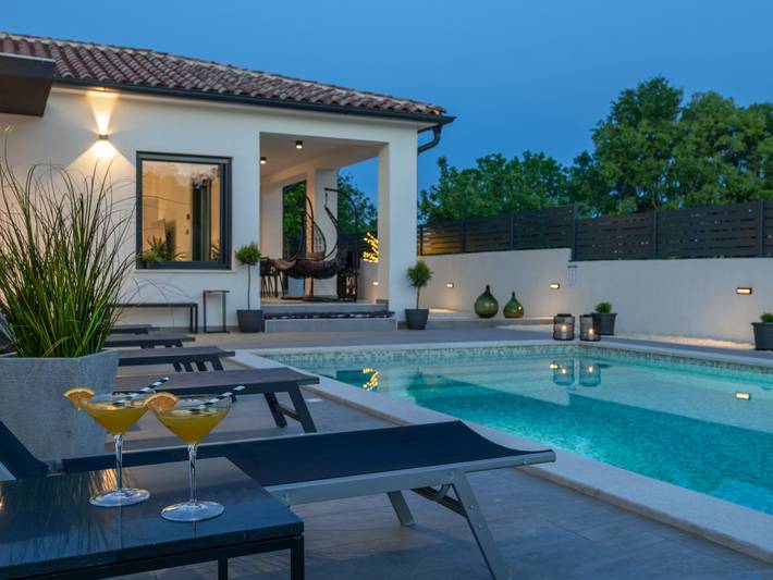 Ferienhaus für 6 Personen, mit Terrasse und Garten sowie Pool in Marčana