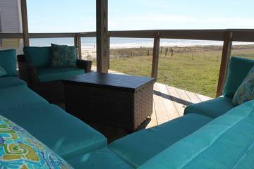 Vacation Home for 22 Guests in Galveston Island, Galveston, Picture 2