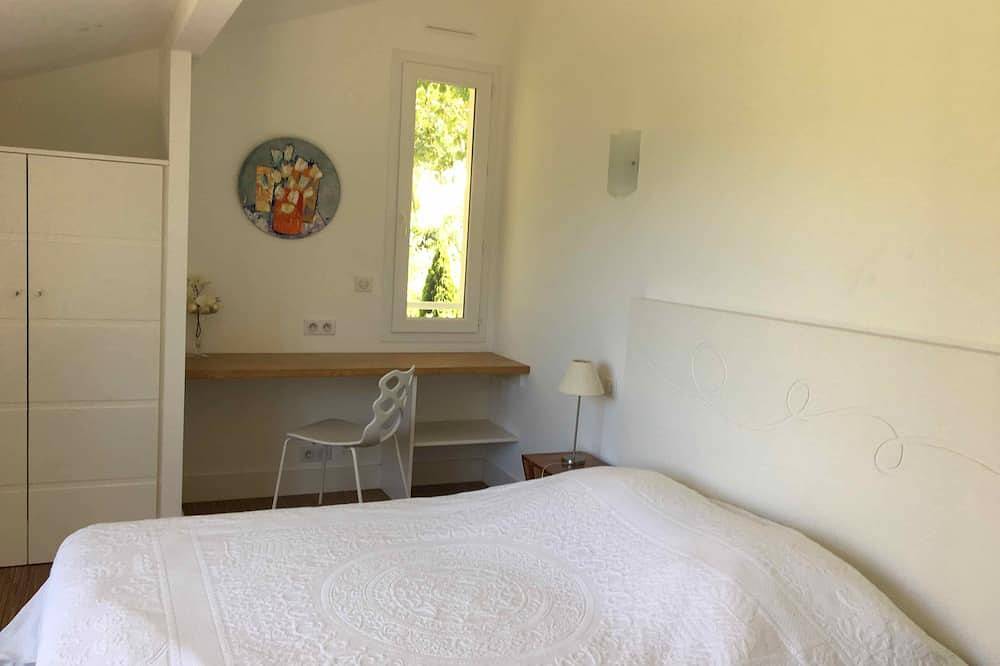 Biarritzarcangues villa quiet design 170 m 2 greenery heated pool, 8 per in Arcangues, Bayonne region