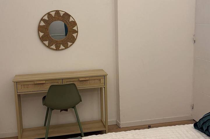 Entire apartment, Apartment terrace Wifi cable channels 4 pers Lille fac de droit Moulins in Lille, Lille region